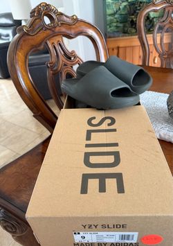 Adidas Yeezy Slide Size 9