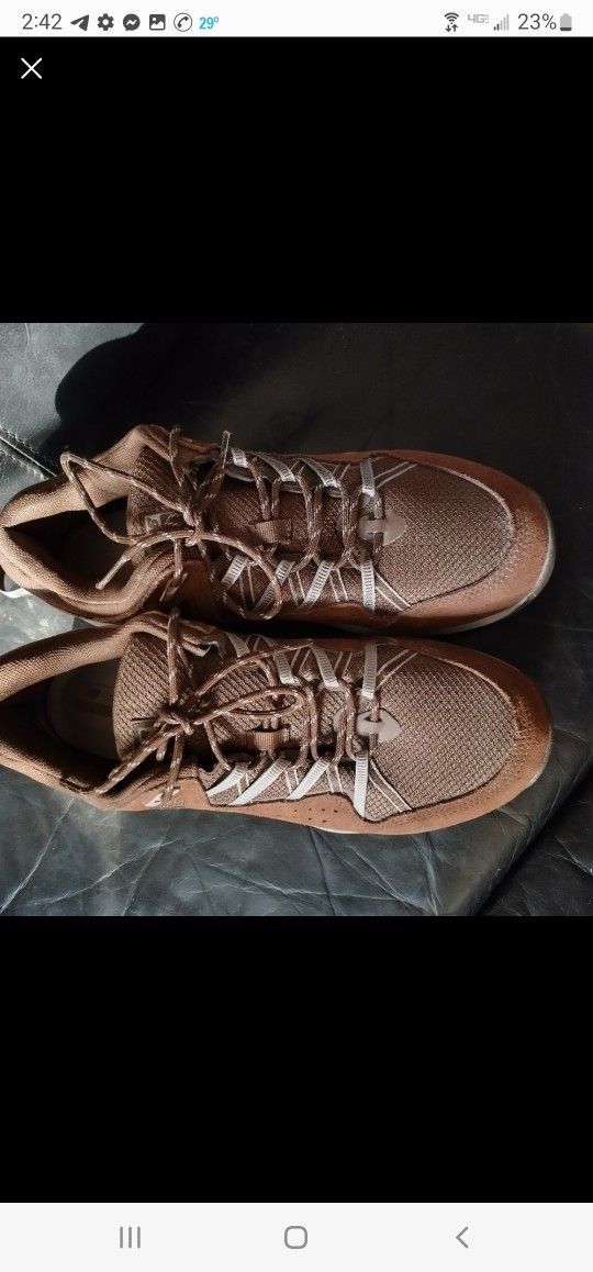 New Balance men's/women's hiking/walking shoes