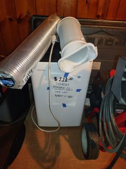 Toshiba portable air conditioner w Bluetooth
