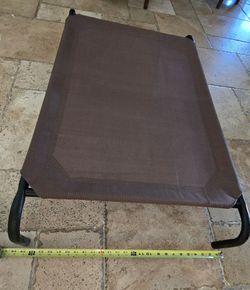 Elevated dog bed