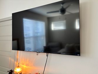 Tv and tv wall mount