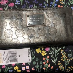 NEW WITH TAG MICHAEL KORS WALLET 
