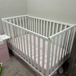 Baby Crib & Brand NEW Mattress (BONUS)