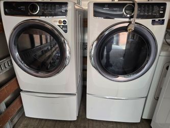 Electrolux Washer And Dryer Set like new 2023