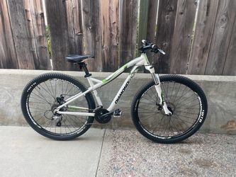 Diamondback Devine 29er / Medium Frame 17” / 24 Speed Women’s MTB