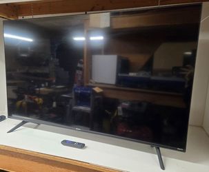 Hisense 50-Inch Class R6 Series 4K UHD Smart Roku TV w/ remote