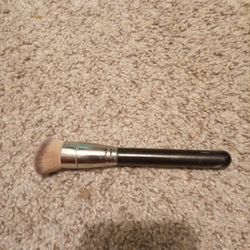Mac Foundatin Brush