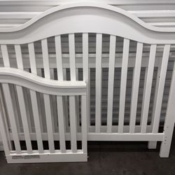 Deluxe Large White Crib With Thick Mattress 