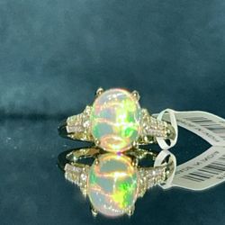 Beautiful 3 carat opal ring in 18K vermeil YG over 925 sterling silver