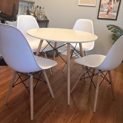 Mid Century Modern Dining Table & Chairs 
