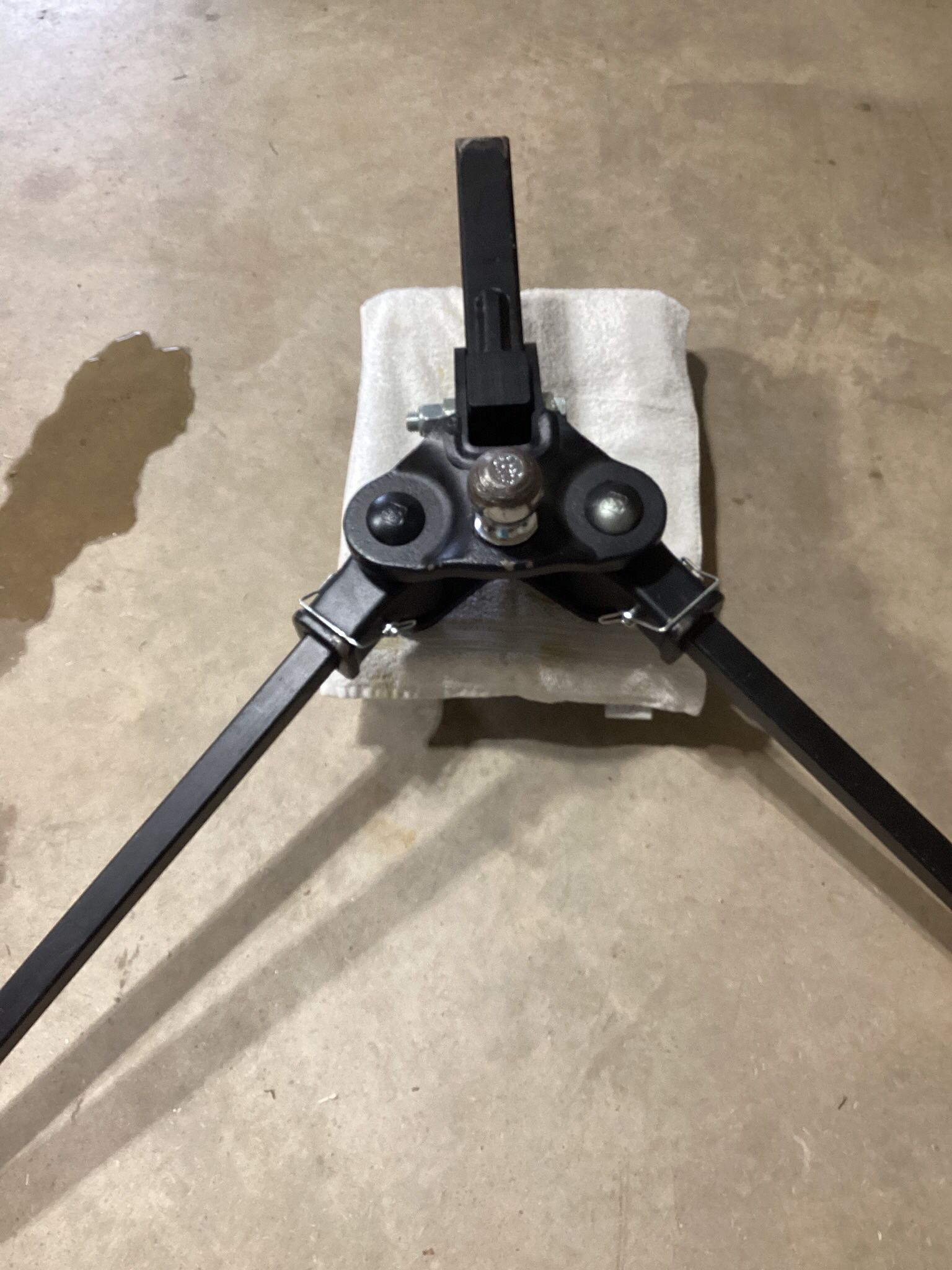 WDH CURT 17501 TruTrack 4P Weight Distribution Hitch with 4x Sway Control