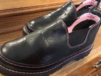 Outsdoorsy girl shoes size 7