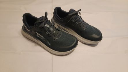 Altra Womens Size 8. Paradigm 7 Running Shoes