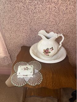 Wash bowl, water pitcher, jewelry box and doilies