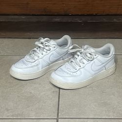 Nike Shoes Kids Size 1c  Very Good Condition.   $20