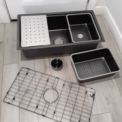 New Black Sink 32W X 28L X 9D Inches