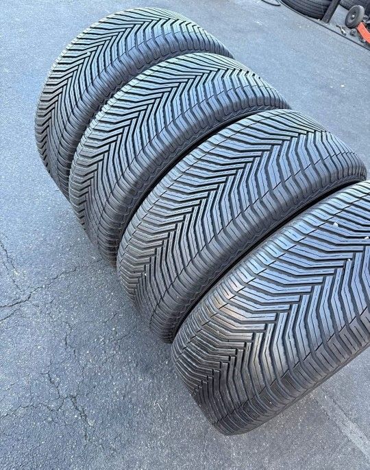 225 60 18 Tires Con 80% De Vida Las 4 De La Marca Michelín