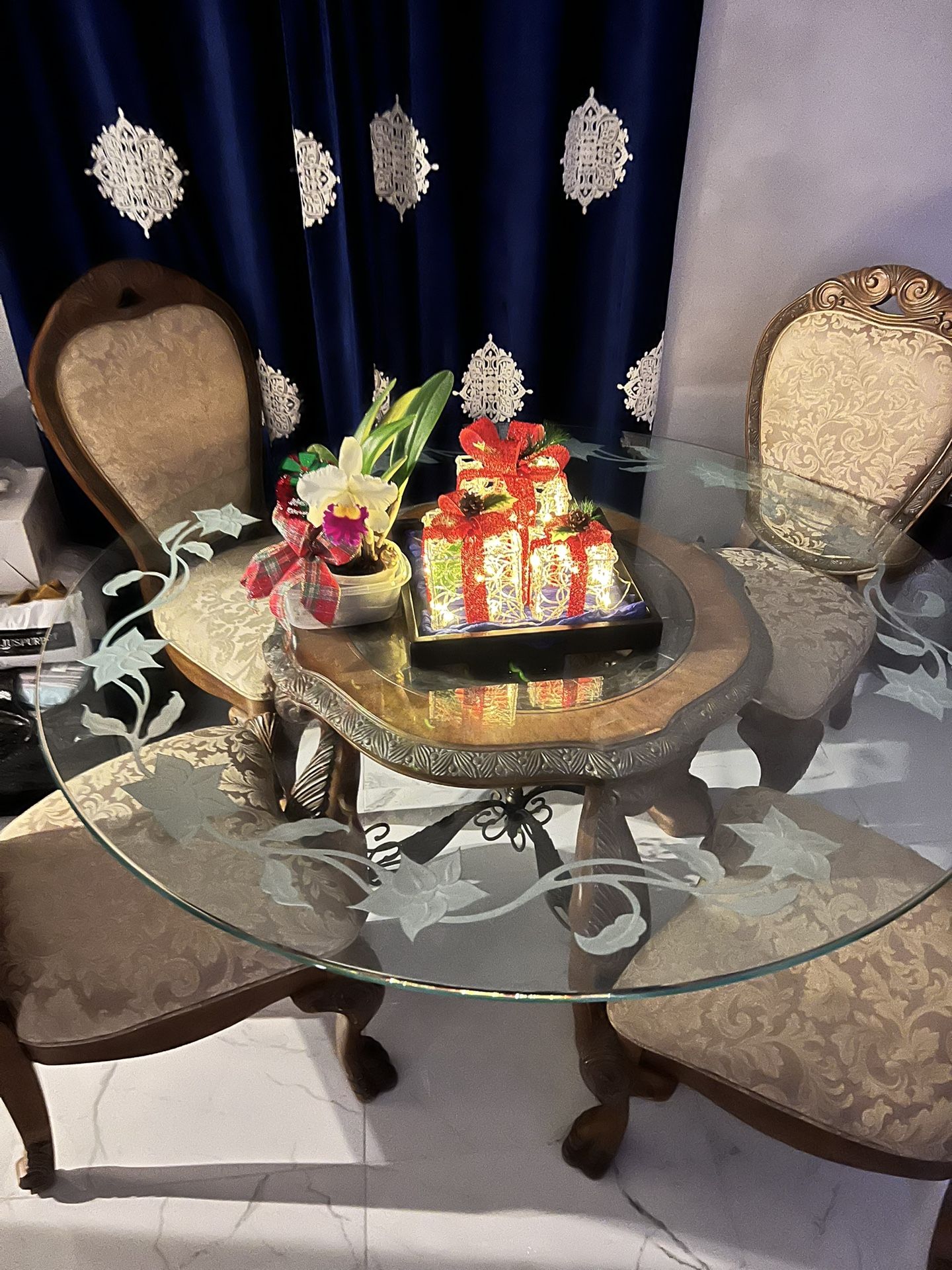 Dining Room Table With 4 Chairs