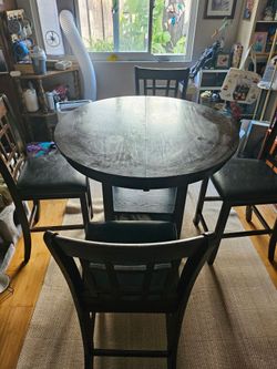 Oval Extendable Table with Storage