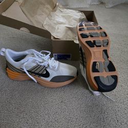 New: Nike Lunar Roam (mens 10)
