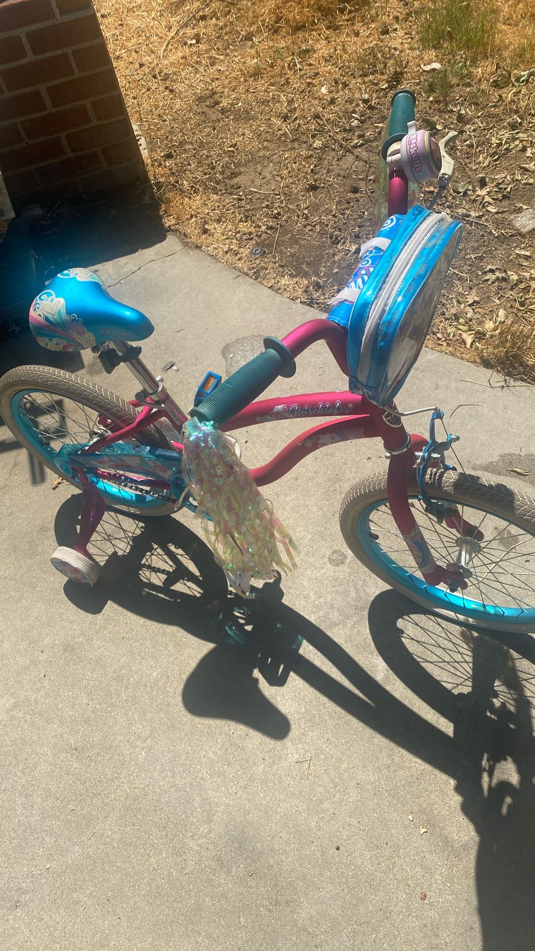 GIRLS BIKE $8