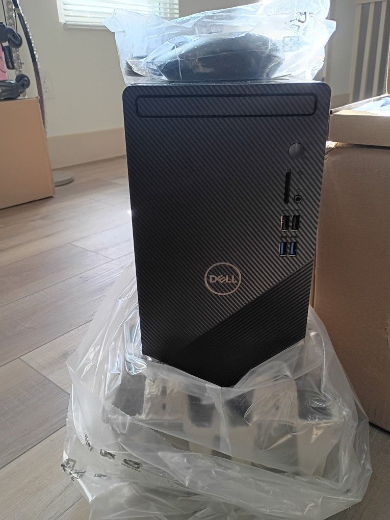BRAND NEW DELL PROCESSOR KEYBOARD AND MOUSE W/ Windows 10
