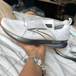 Brooks Size 11.5 Men 