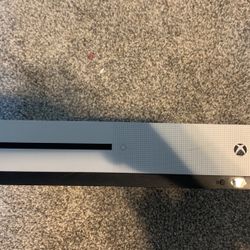 Barley Used X Box Comes With FREE Games And Comes With A Controller And A Wires