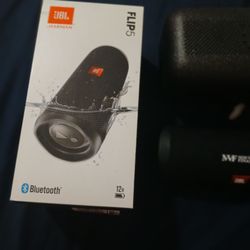 JBL Flip 5 Speaker - Complete in Box