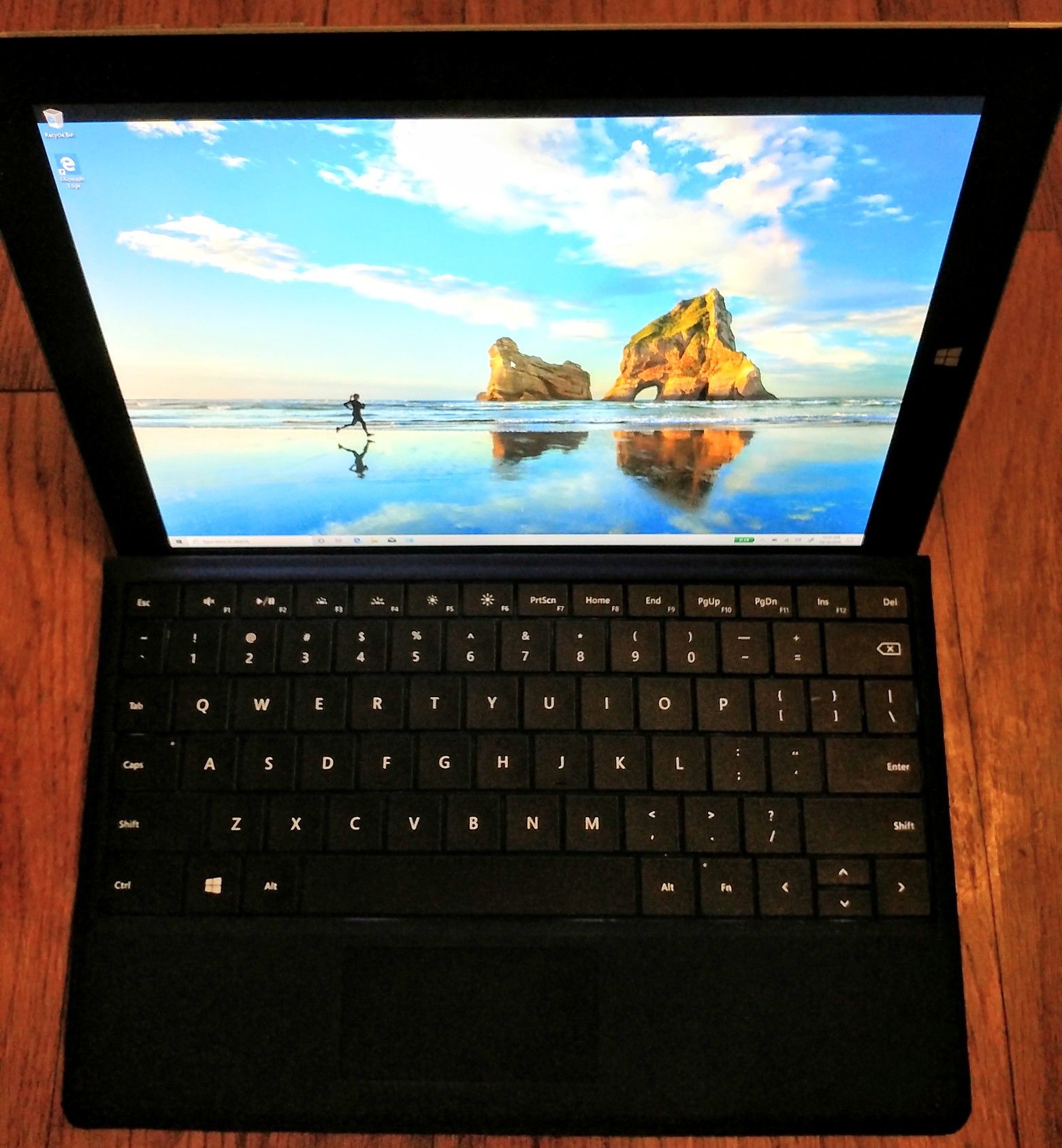 Microsoft Surface 3 Touchscreen Laptop Intel Quad Core 64 GB SSD Webcam HDMI Wi-Fi Bluetooth Windows 10