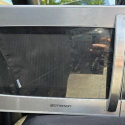 Emerson Microwave  *FREE, MUST PICK UP*