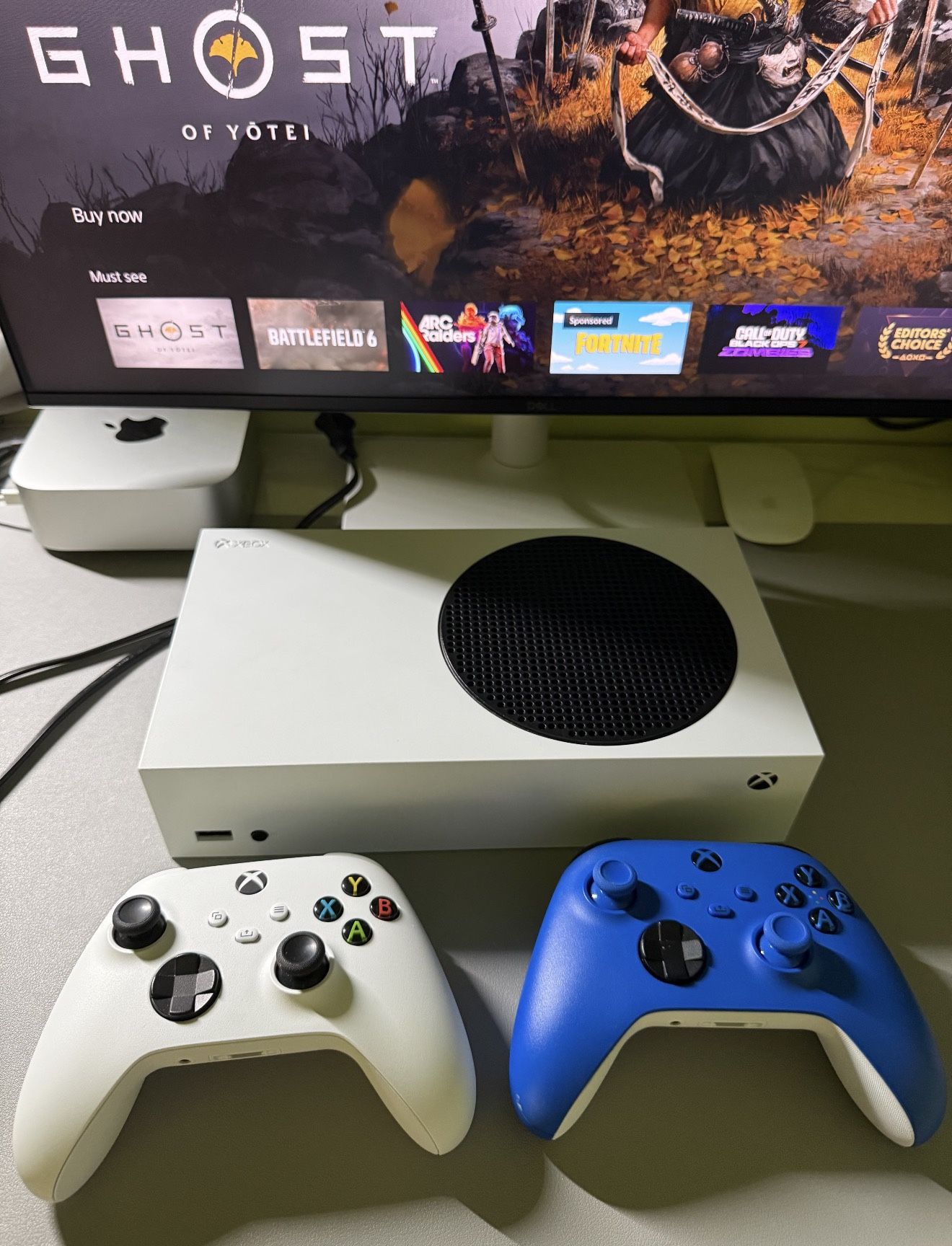 $200 for Xboxs 512 G + 2 Controllers Like New