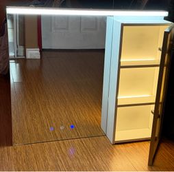 ✨ Vanity with LED Lights – NEW IN BOX ✨