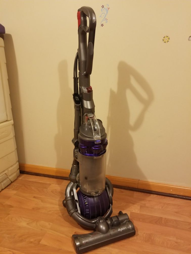 Dyson DC 25 Vacuum Cleaner W/ All Attachments Works Great