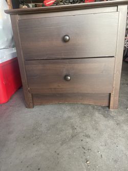 Brown wooden 2 drawer nightstand