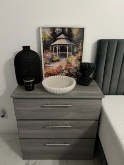 2 Bedside dressers
