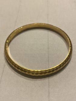 18K GOLD BANGLE BRACELET 