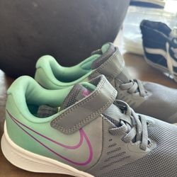 Girls  Nike Shoes Size 1y