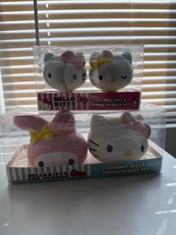 Ceramic Hello Kitty salt and pepper set