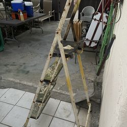 Very Sturdy 4ft Ladder 