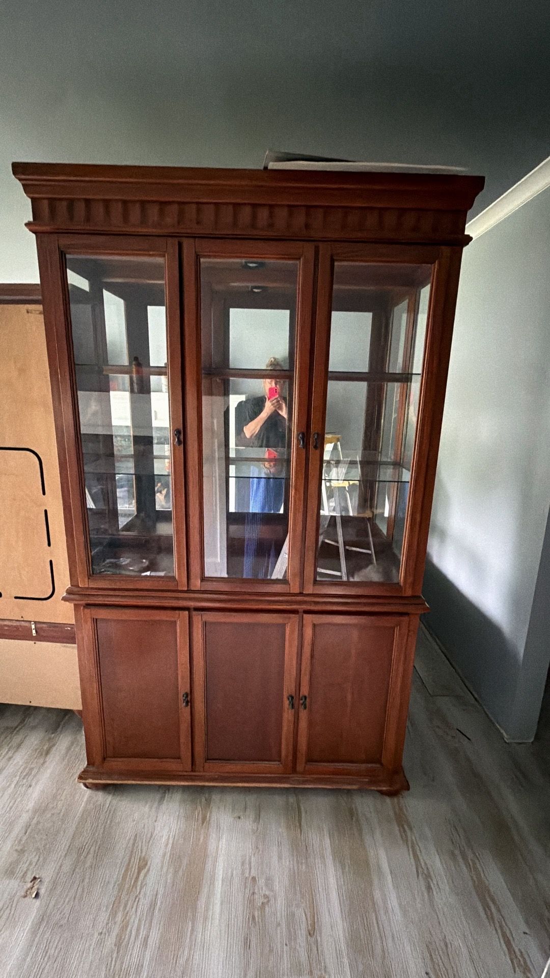 OAK WOOD HUTCH N DINING ROOM SET