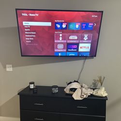 TV  With Mount Included 