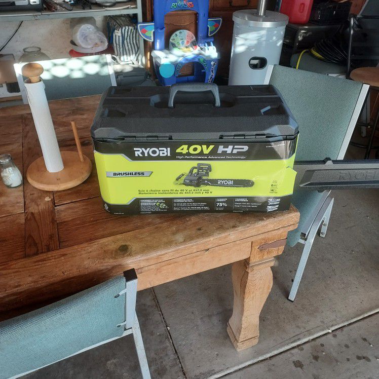 RYOBI
40V HP Brushless 18 in.
Battery Chainsaw/Pole Saw
with 5.0 Ah Battery and
Charger