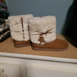 Girl's Shoes Size 5 NEW