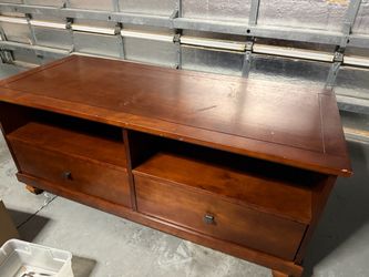 Wood tv console pick up only oviedo . Very heavy