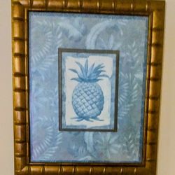 Fun Beach Decor / Parrot And Pineapple Pictures