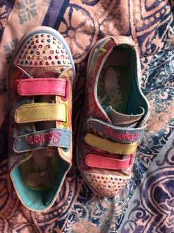 13.5c girls sketchers