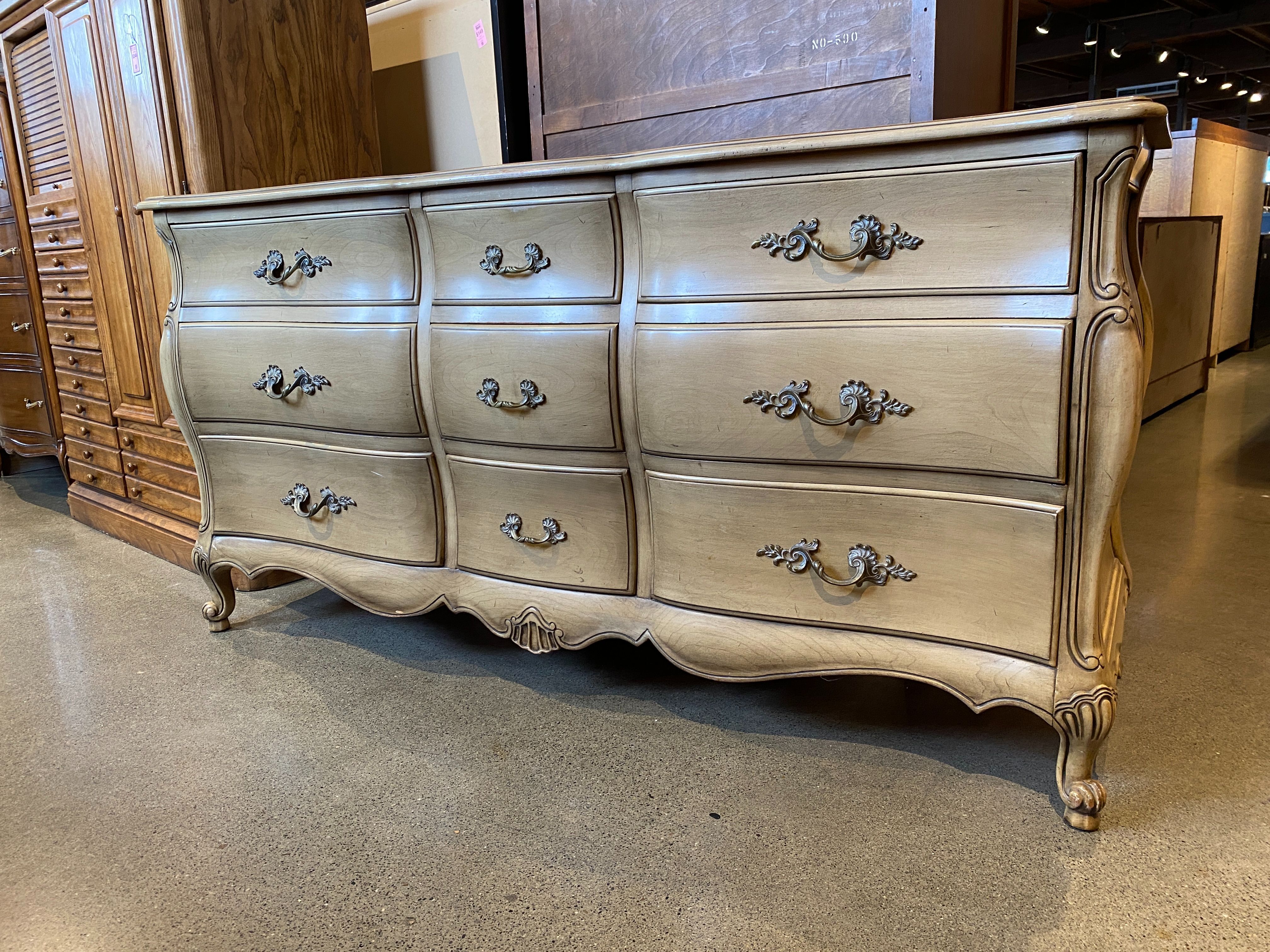 MORGANTON Shapely Pale Blonde Nine Drawer Dresser with Mirror