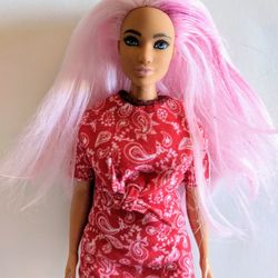 Barbie Fashionistas Curvy Doll
