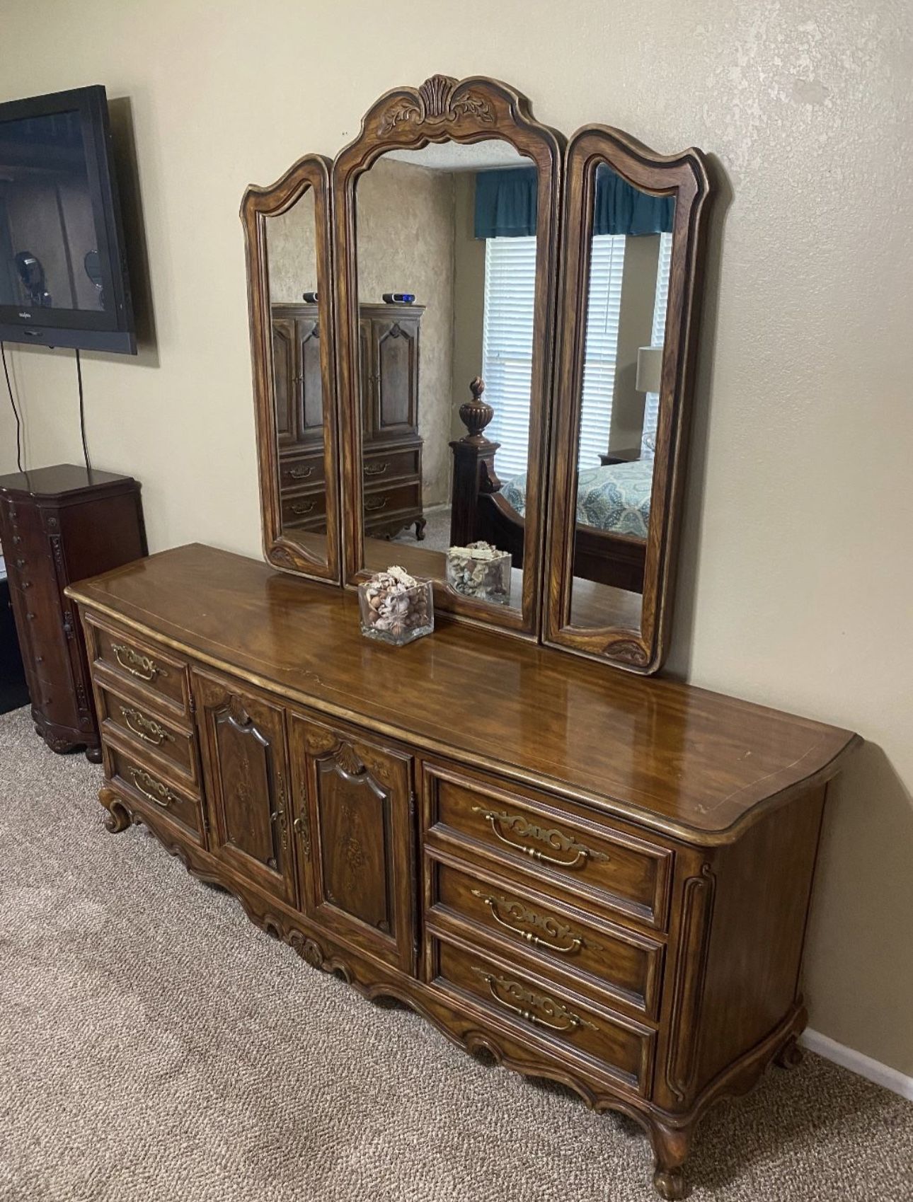 Large Elegant Bedroom Dresser With Mirror 